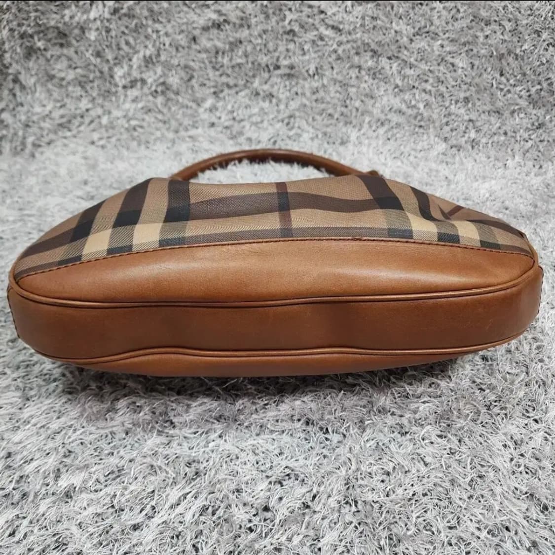 버버리 호보백 숄더백 상품이미지3