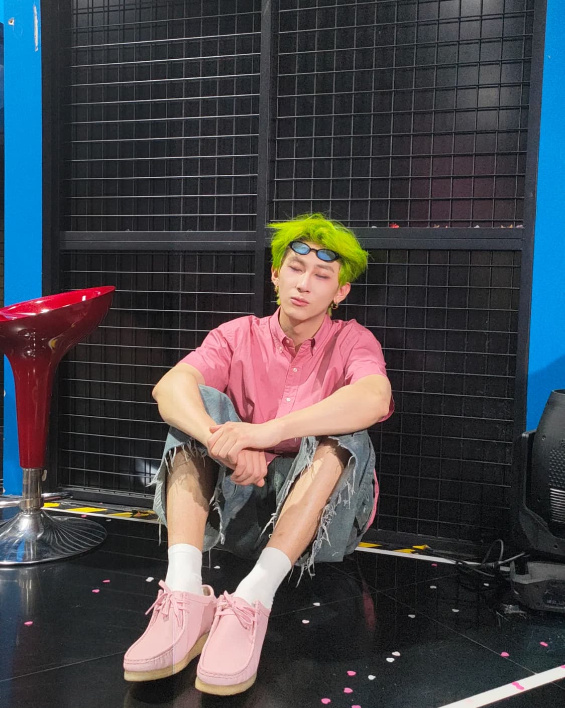 클락스 x 슈프림 리플렉티브 왈라비 핑크 UK12 상품이미지3