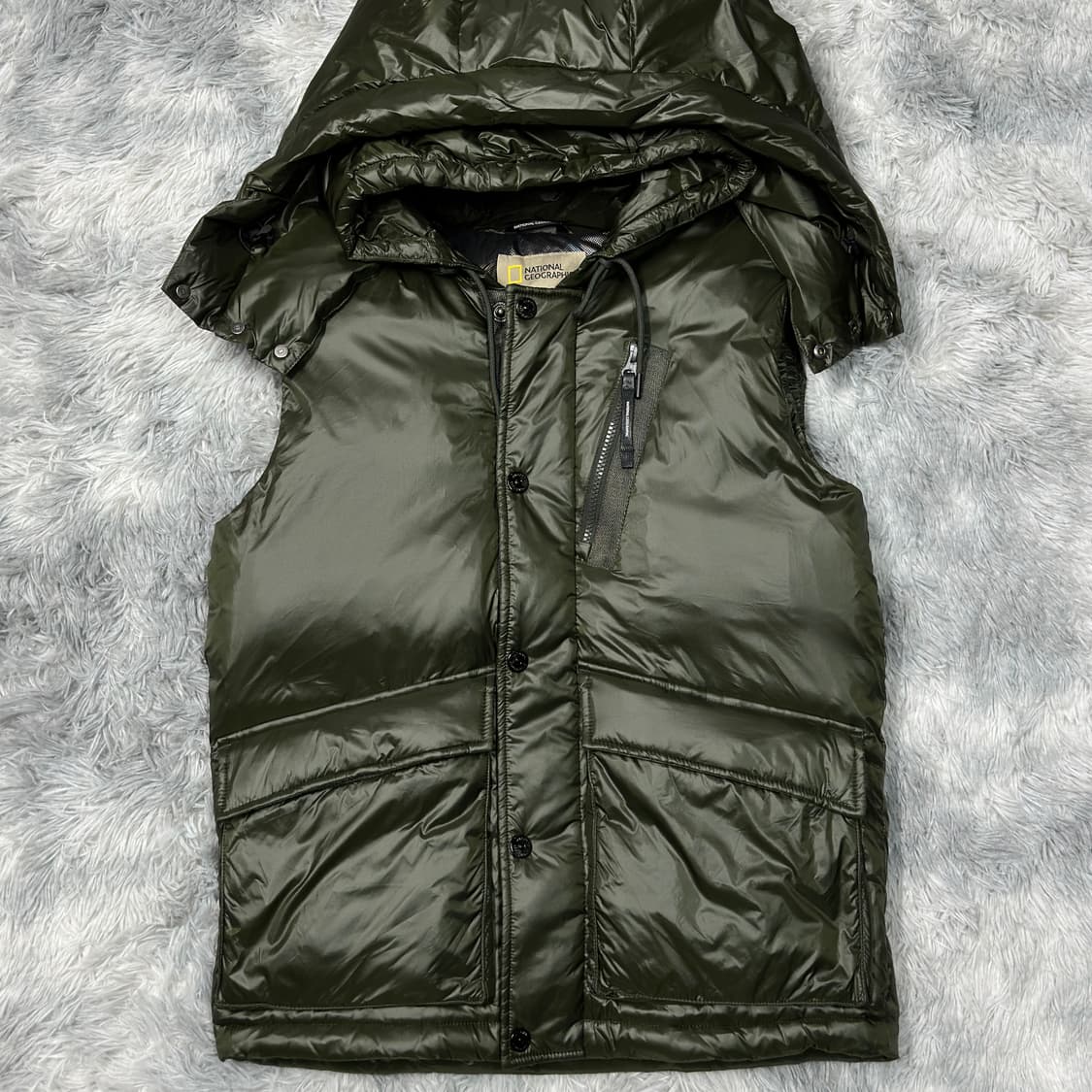 내셔널지오그래픽 다운 유광 후드 패딩조끼  상품이미지1