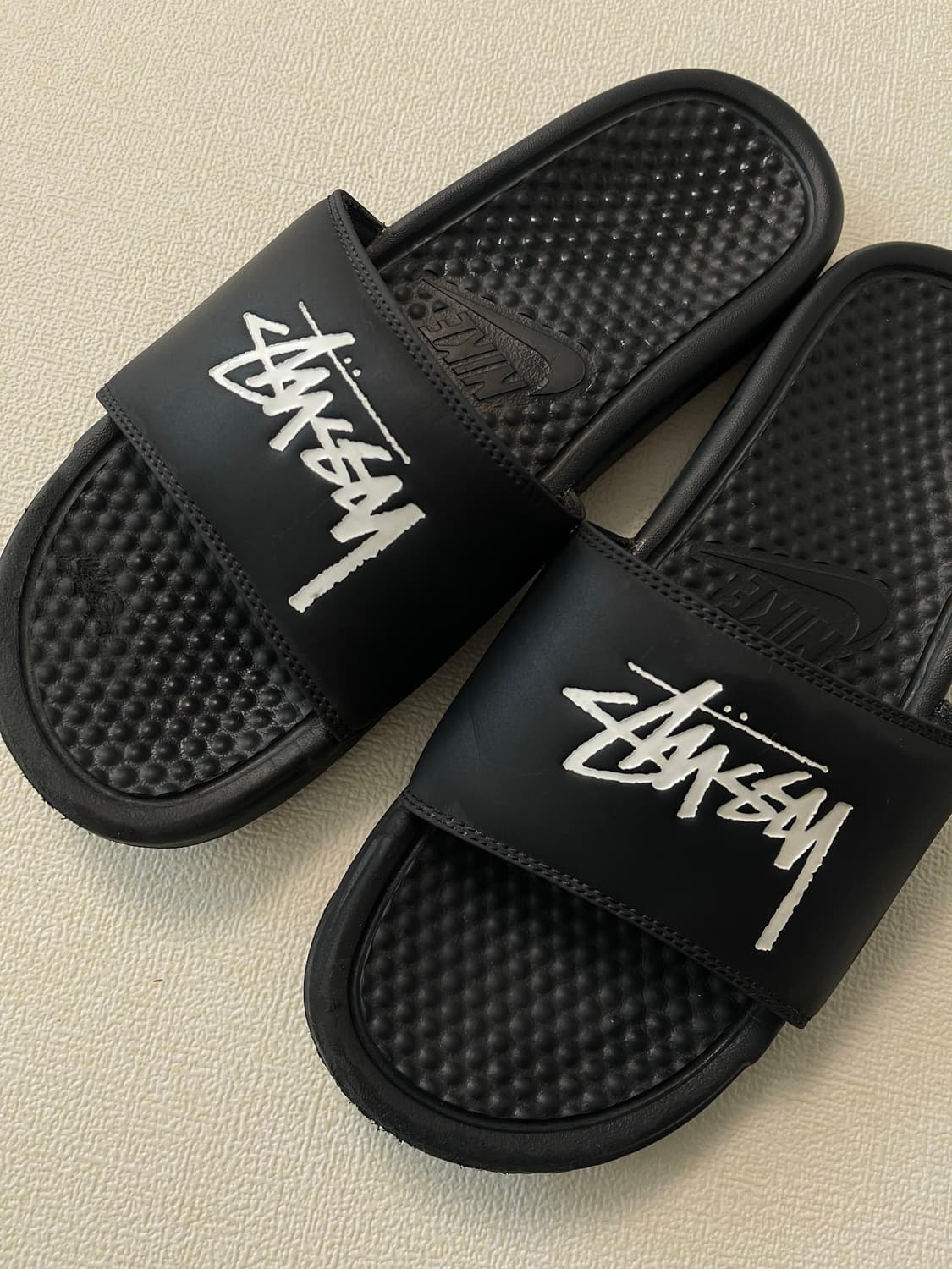 나이키x스투시 베나시 슬라이드오프 느와르 블랙  상품이미지2