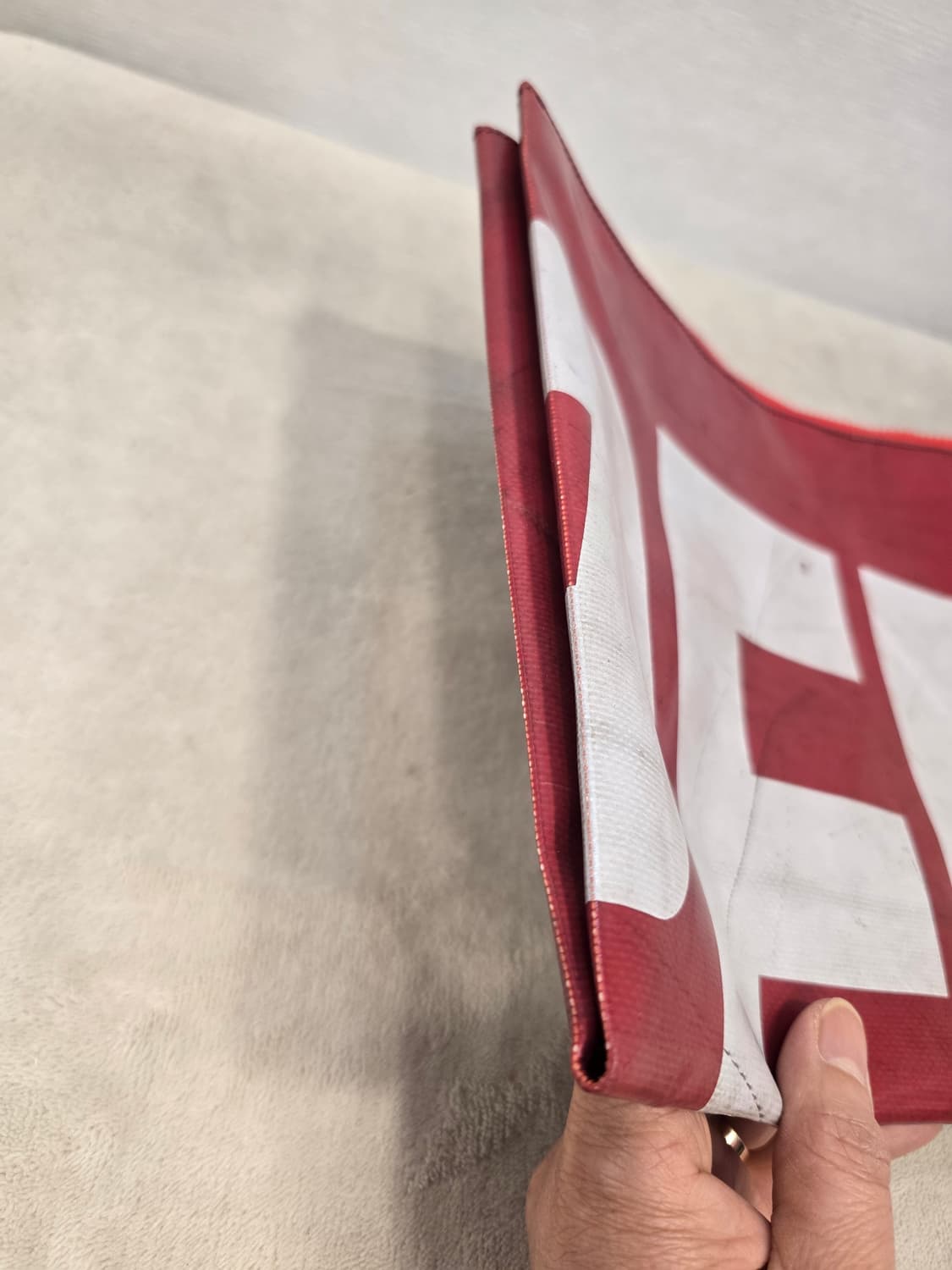 프라이탁 남여공용 클러치백 레드/화이트 상품이미지3