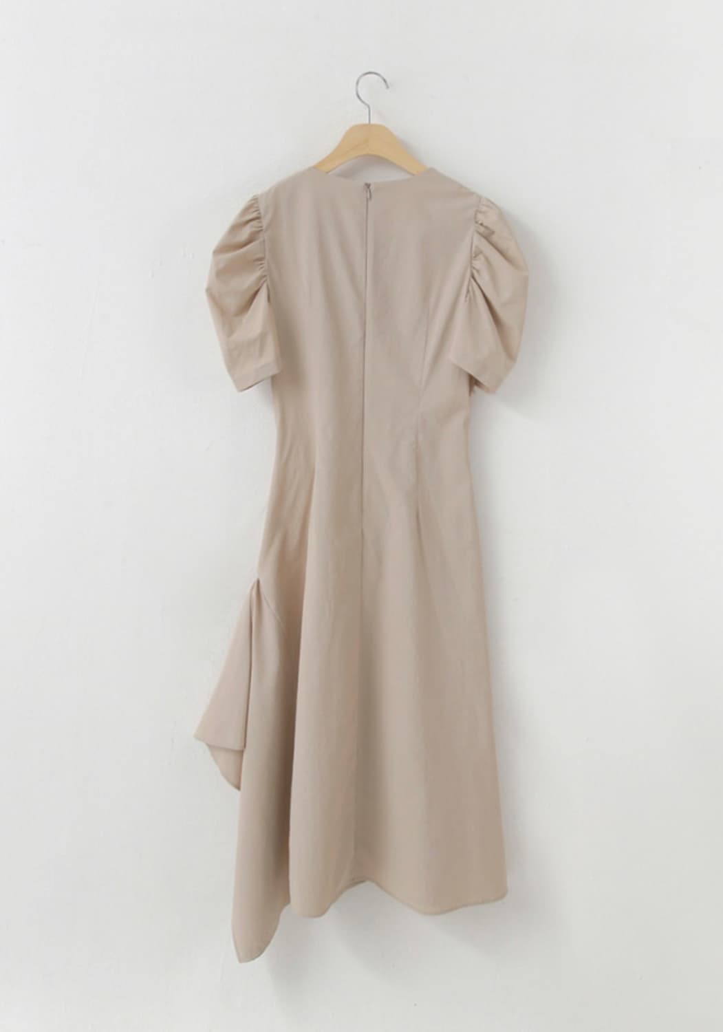 에트몽 Pintuck String Dress, Beige 상품이미지3