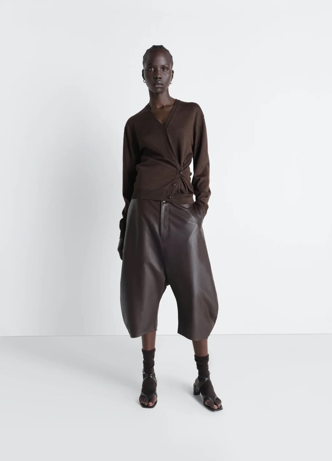 [XS,S]르메르 26ss 트위스트 브이넥 니트/다크 카카오 상품이미지2