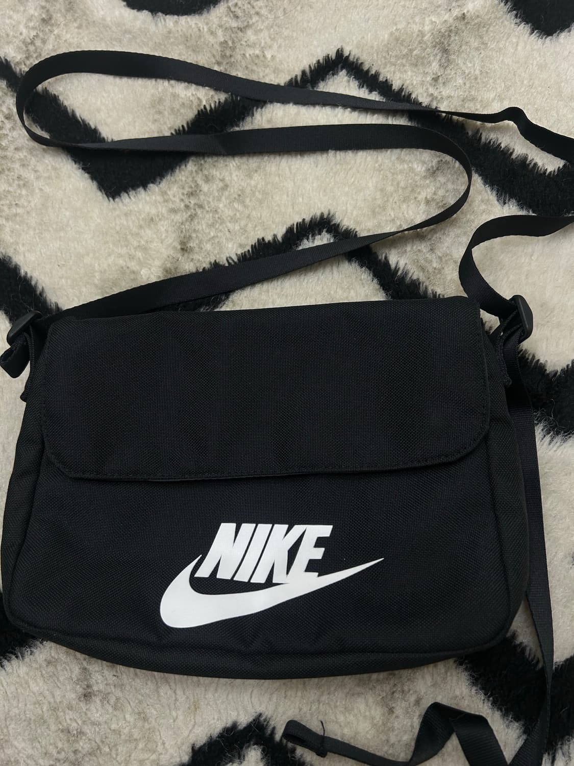 나이키 퓨추라 미니 크로스 백 상품이미지1