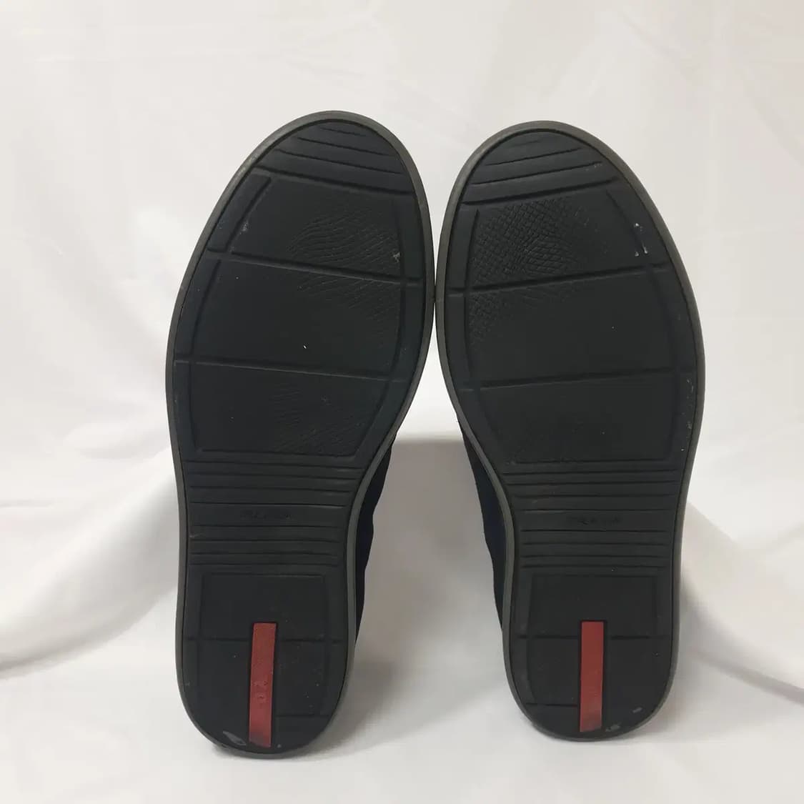 8/270 프라다 스웨이드 슬립온 상품이미지5