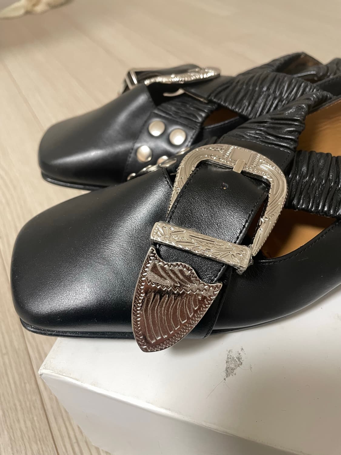 토가 풀라 버클 레더 발레리나 플랫 슈즈  상품이미지4