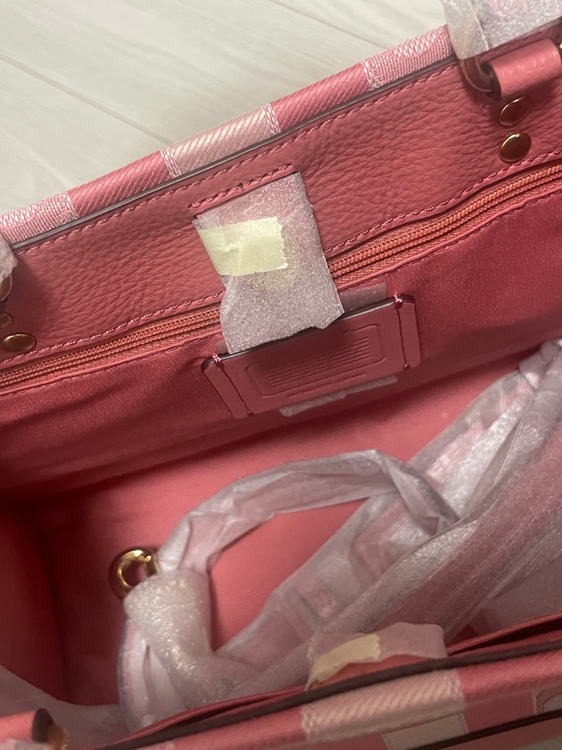 Coach 코치 뎀시 캐리올 시그니처 핑크 토트백 상품이미지4