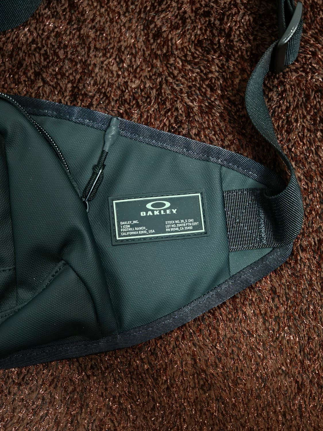 오클리 아이콘 벨트백 블랙 상품이미지2