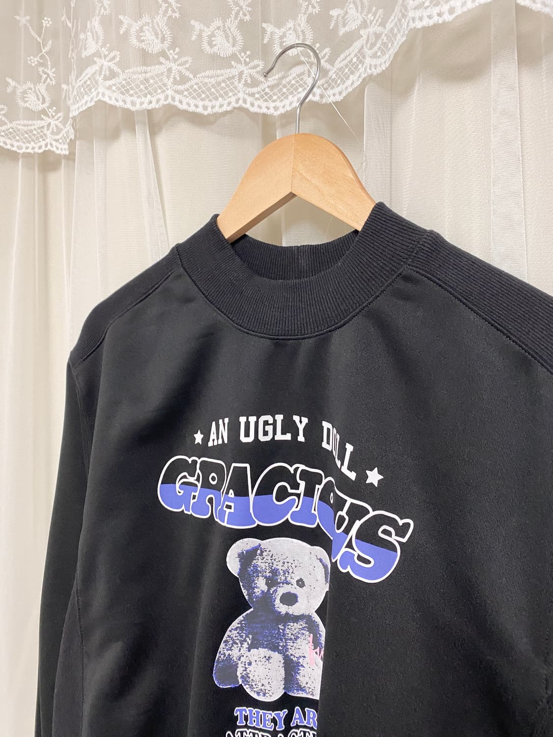 플라스틱아일랜드 블랙 검정 테디베어 프린팅 쭈리 맨투맨 티 티셔츠 상품이미지2