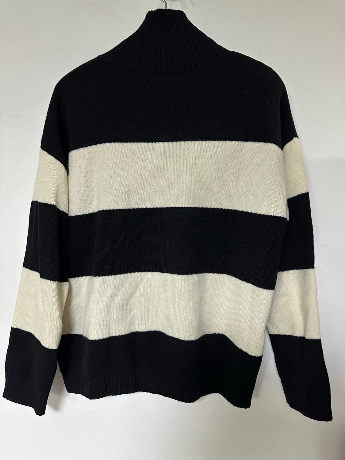 아미 하트 스트라이프 폴라 니트 상품이미지2