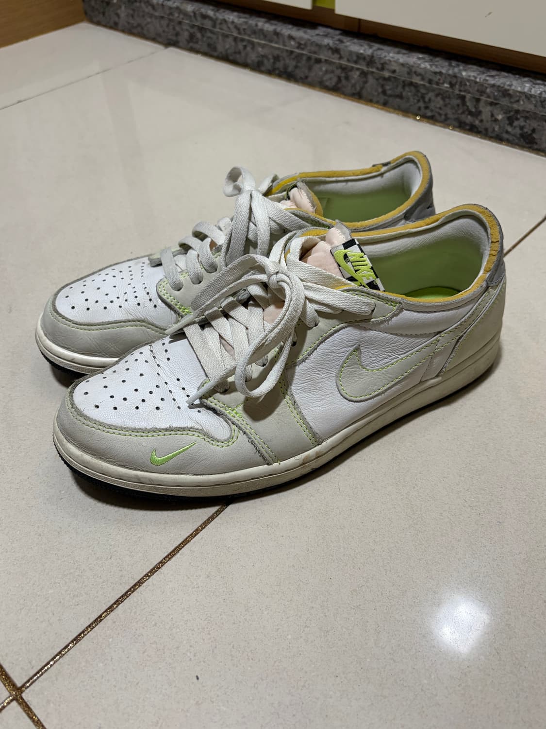 나이키 조던 1 로우 OG 고스트 그린 상품이미지1