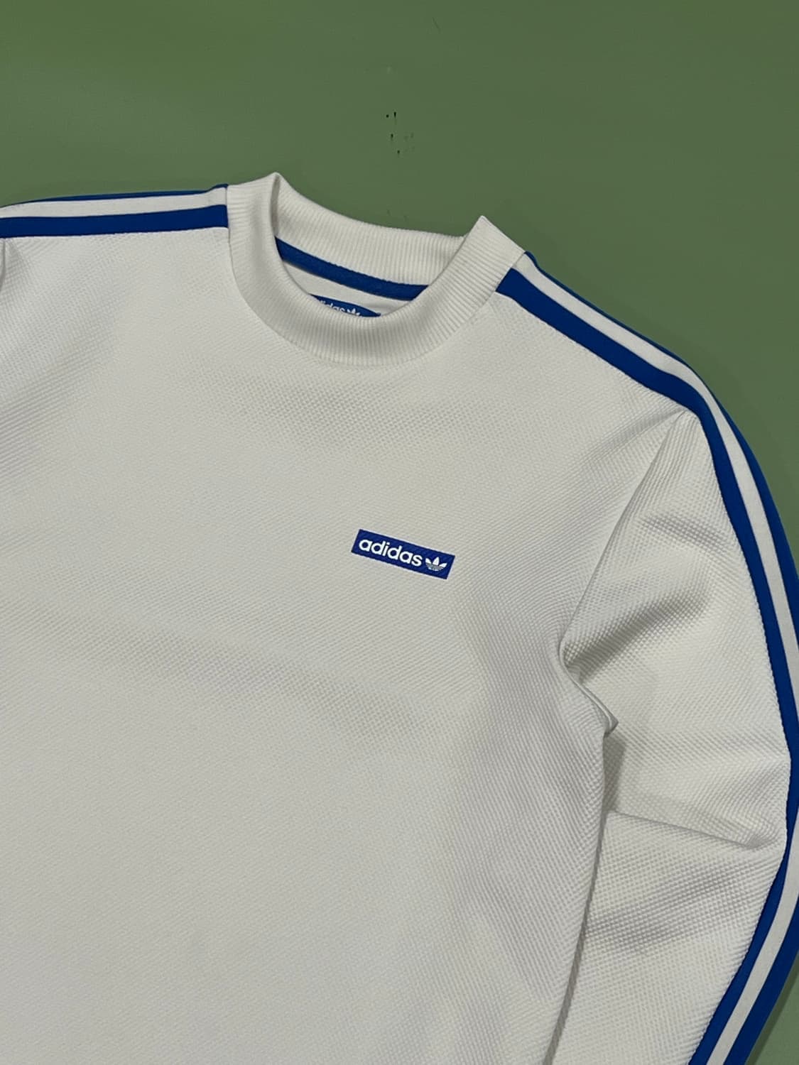 (85) 아디다스 삼선 와플 맨투맨 화이트/블루 상품이미지3