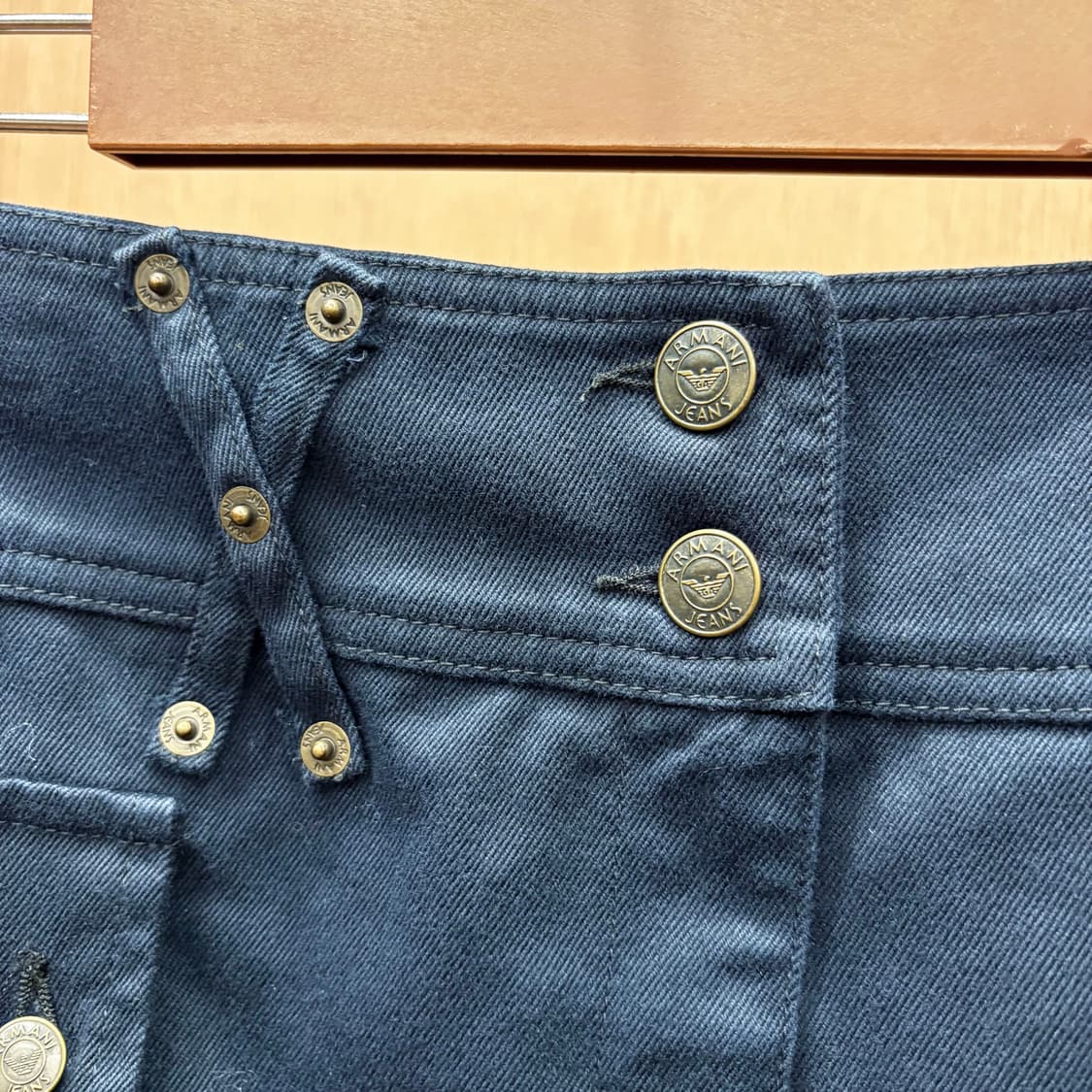 아르마니 진스 미니 스커트 더블 버튼 클로징 사이드 포켓 디테일 블랙 상품이미지6