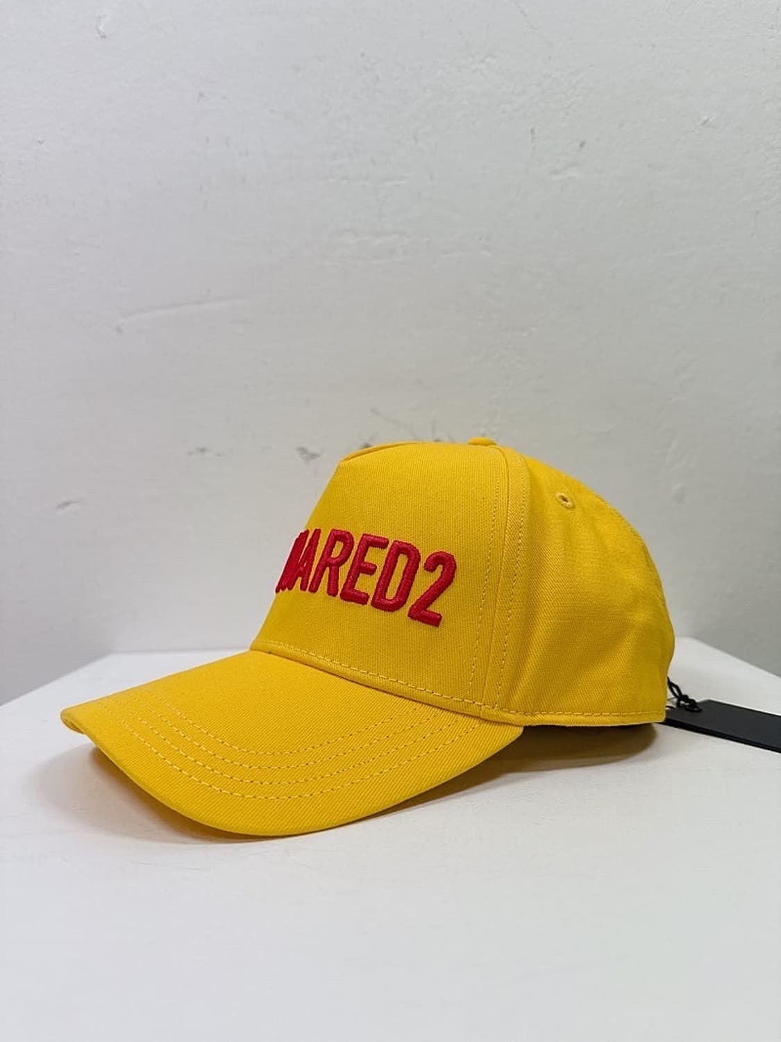 (정품/새상품)  디스퀘어드2 키즈 성인가능 옐로우 로고 자수 볼캡 상품이미지3