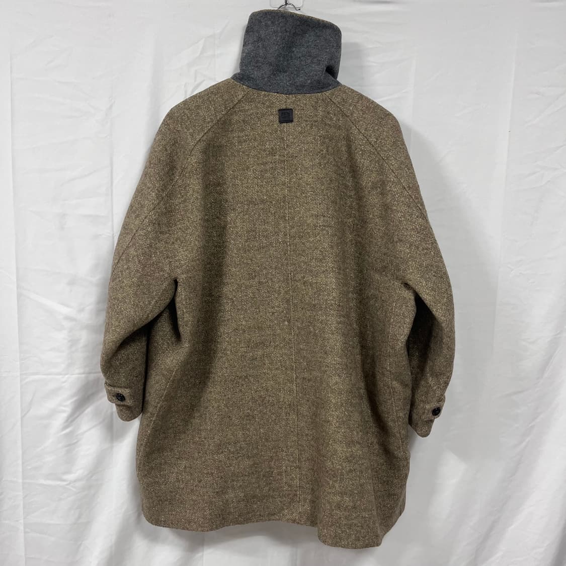 [한섬] 24FW 시스템 울 블렌드 헤링본 하프 코트 상품이미지4