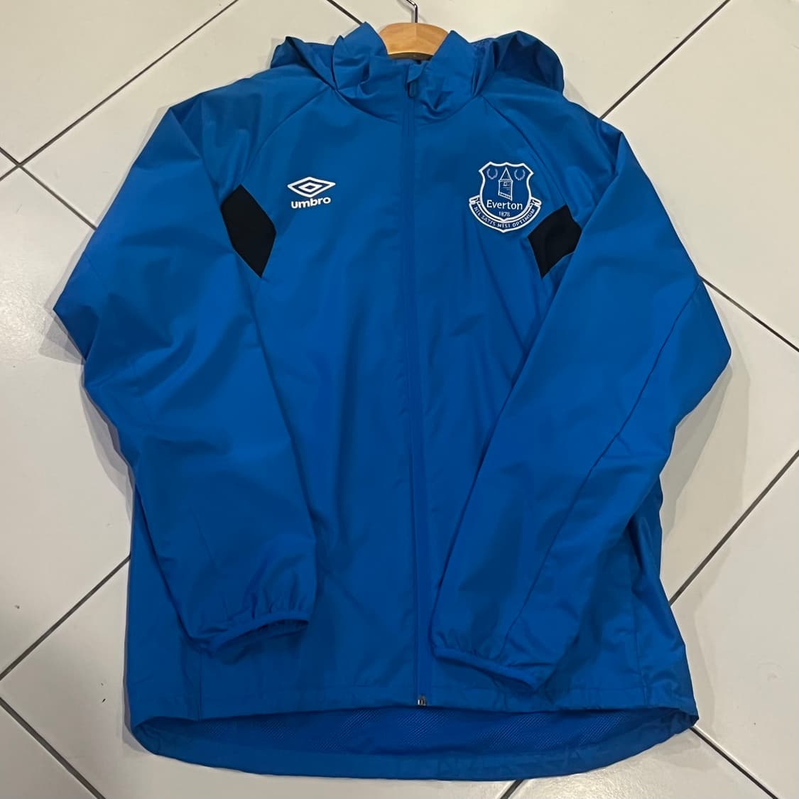 엄브로 에버튼FC 올드 바람막이 상품이미지1