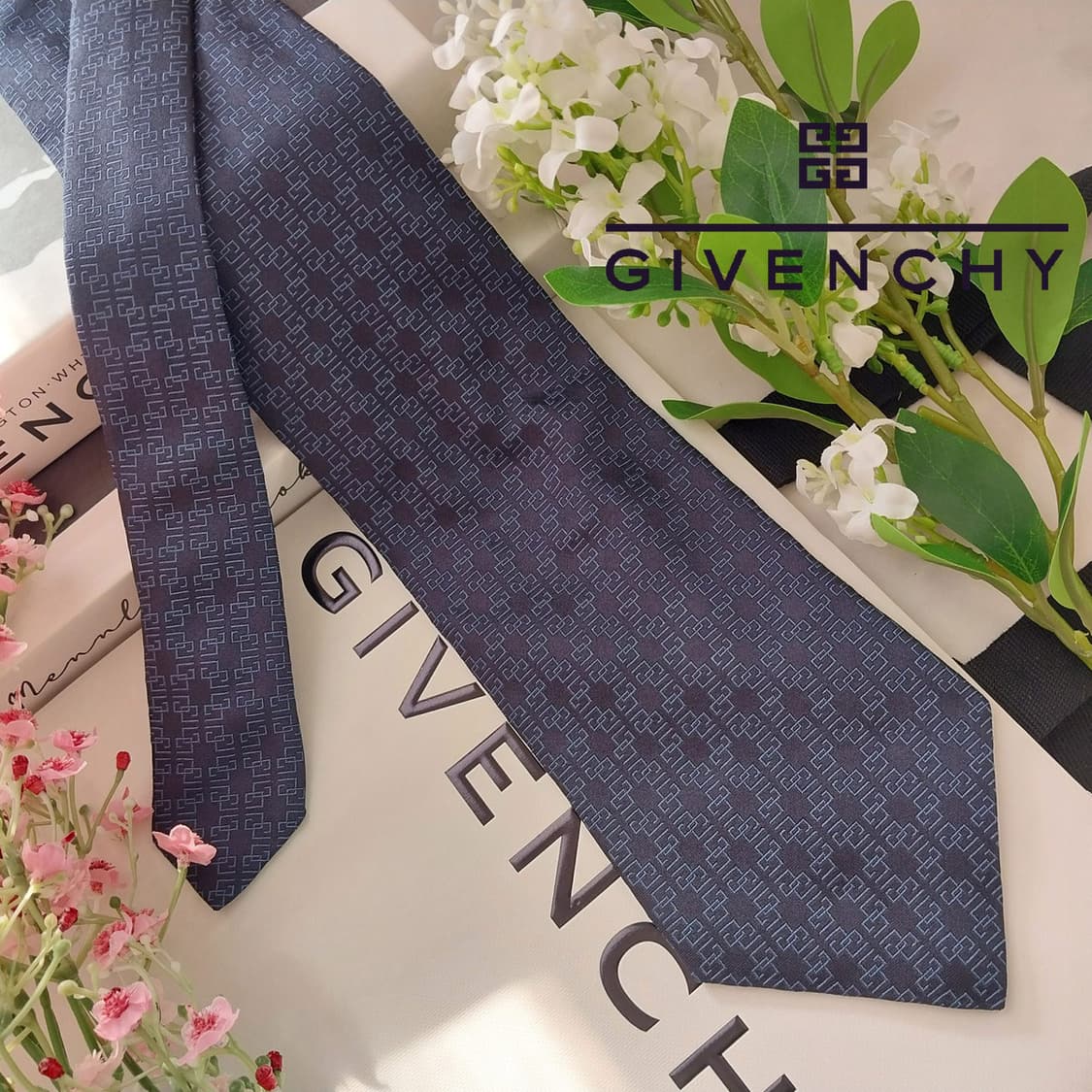 지방시 실크 네이비 로고 자카드 넥타이 9.8cm A+등급 K1557
 상품이미지1