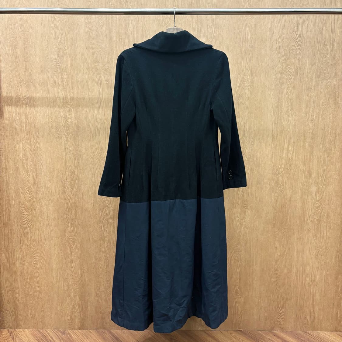 요지 야마모토 롱 코트 투톤 플레어 배색 디자인 쇼울 카라 디테일 블랙 상품이미지3