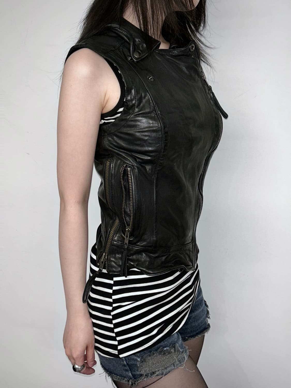 Muubaa Artisanal Diagonal Leather Vest 상품이미지2