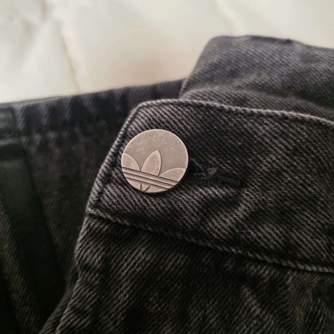 (중고) 아디다스 아딜레늄 시즌 3 루즈 핏 데님 팬츠 블랙 38사이즈 상품이미지4