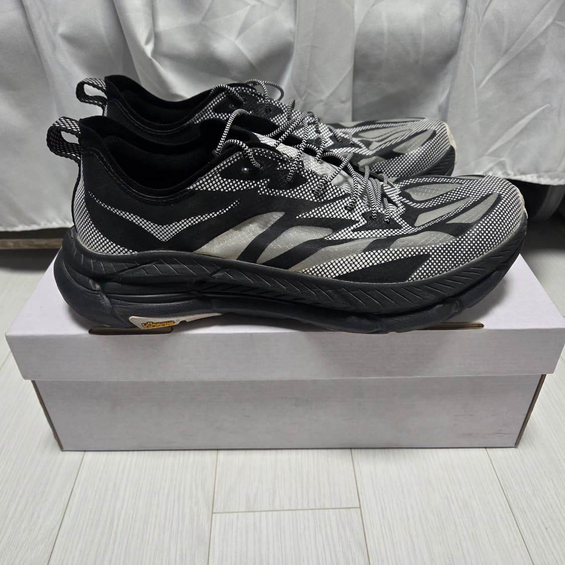 호카 마파테 스피드 4 라이트 TS 블랙 화이트 상품이미지3