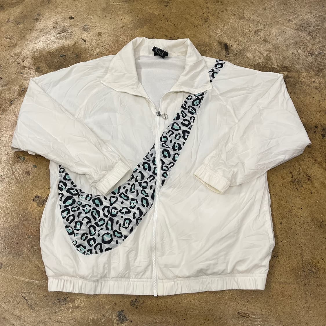 나이키 호피 레오파드 빅 스우시 바람막이  상품이미지2