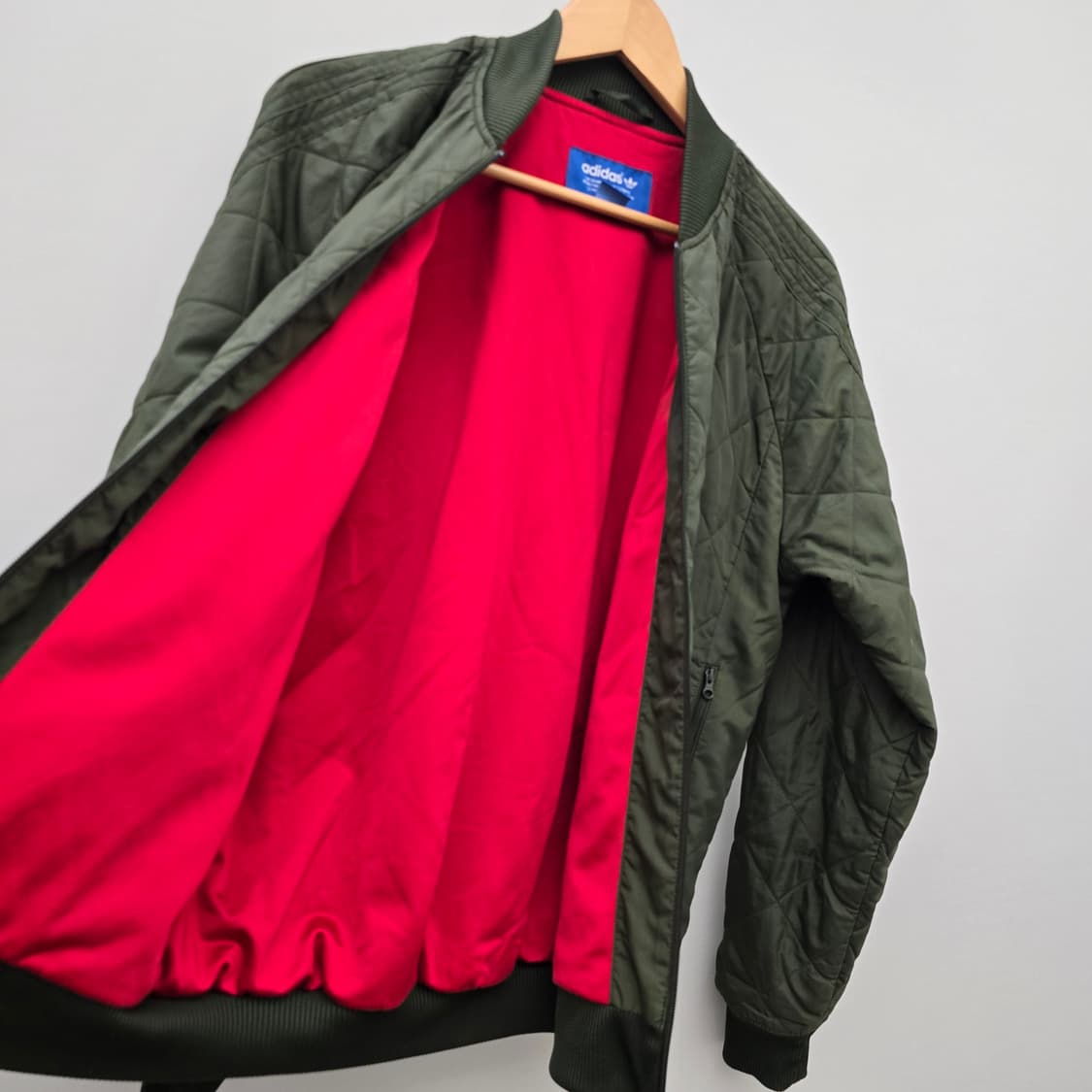아디다스 퀼팅 봄버 자켓 카키색 상품이미지8