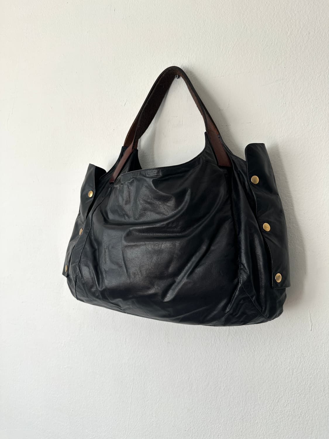 셀린느 왁스코팅 블랙 레더 숄더백 상품이미지4