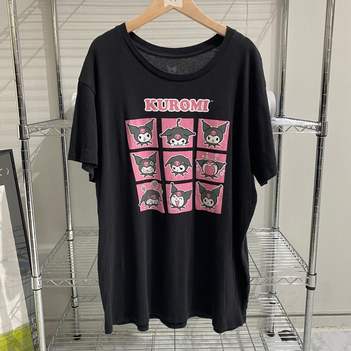 산리오 쿠로미 오피셜 애니메이션 티셔츠 애니티 상품이미지1