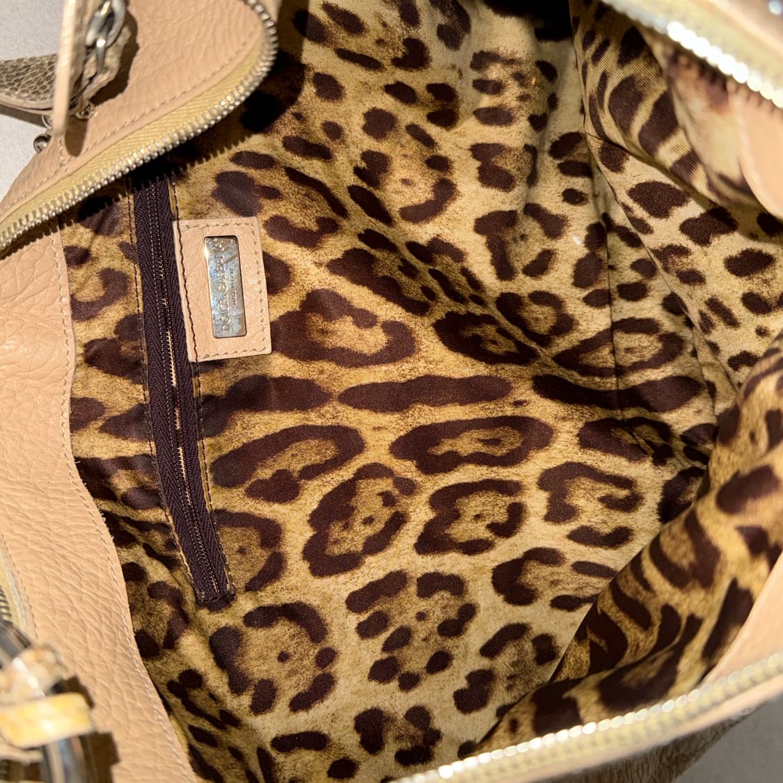 돌체앤가바나 스터드 레더 숄더백 상품이미지3