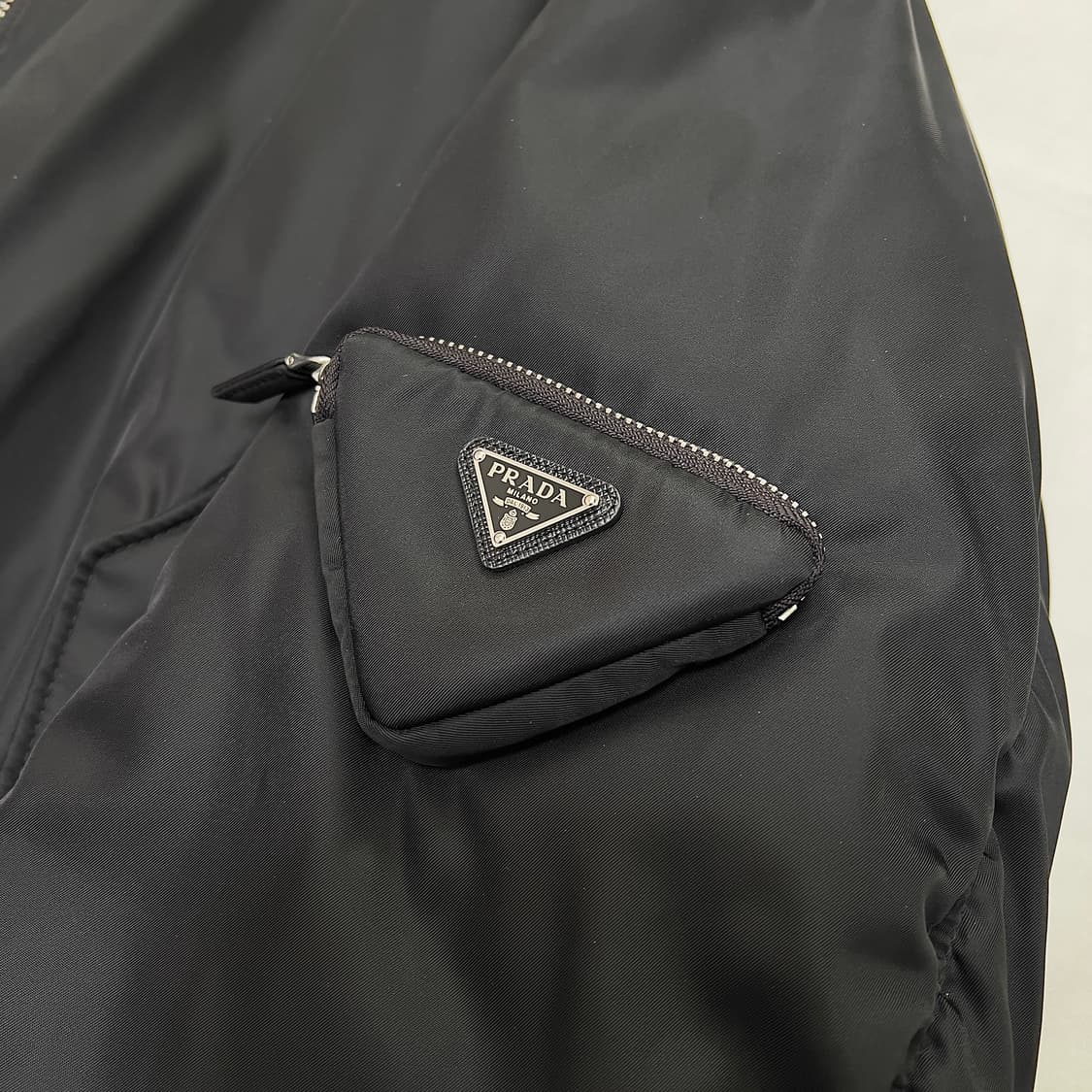 (우체국 택포가격) 프라다 리나일론 봄버 바머 재킷 블랙 XL 상품이미지2