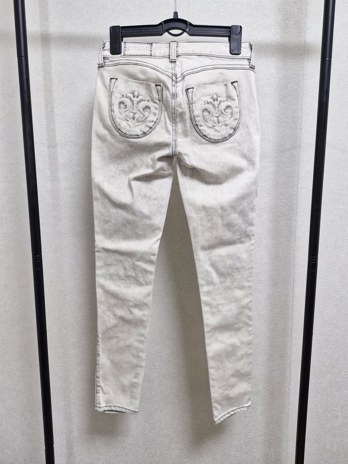 [23] SIWY 씨위 스팽글 패치 스키니 데님 화이트 상품이미지5