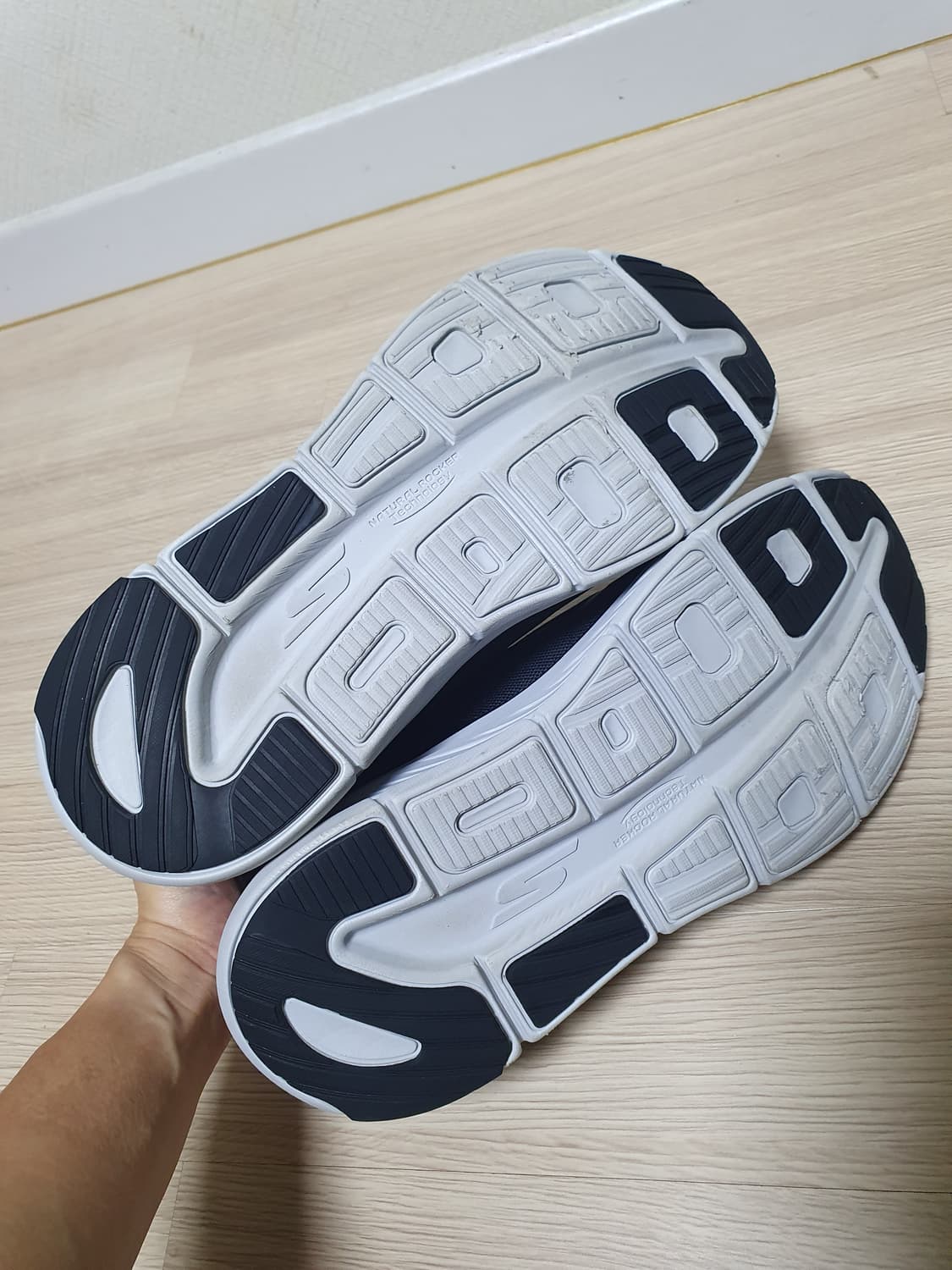 스케쳐스 맥스쿠셔닝 운동화 300 상품이미지8