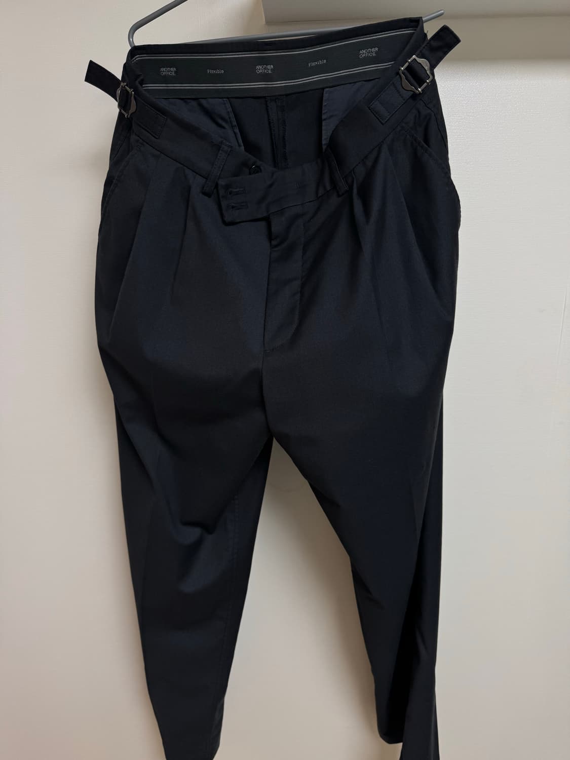 [03]어나더오피스 산티아고 슬랙스(그라파이트) 상품이미지1