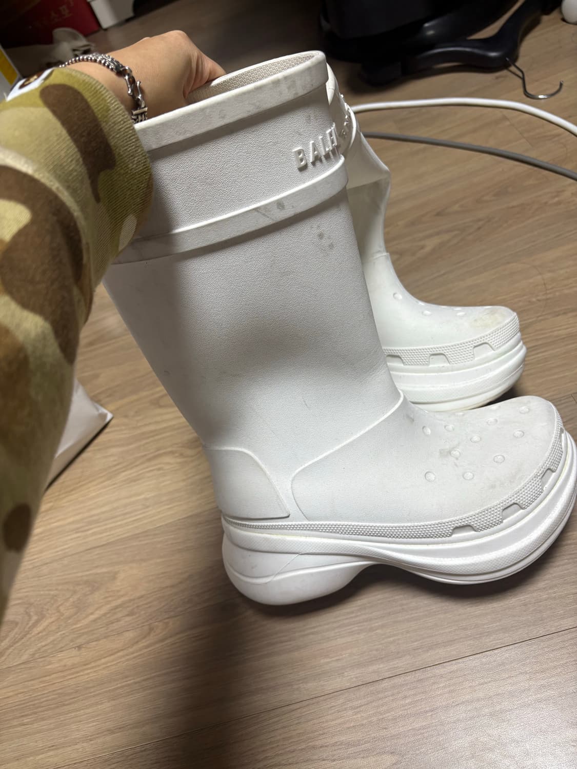 39 발렌시아가 크록스 부츠 화이트 상품이미지2