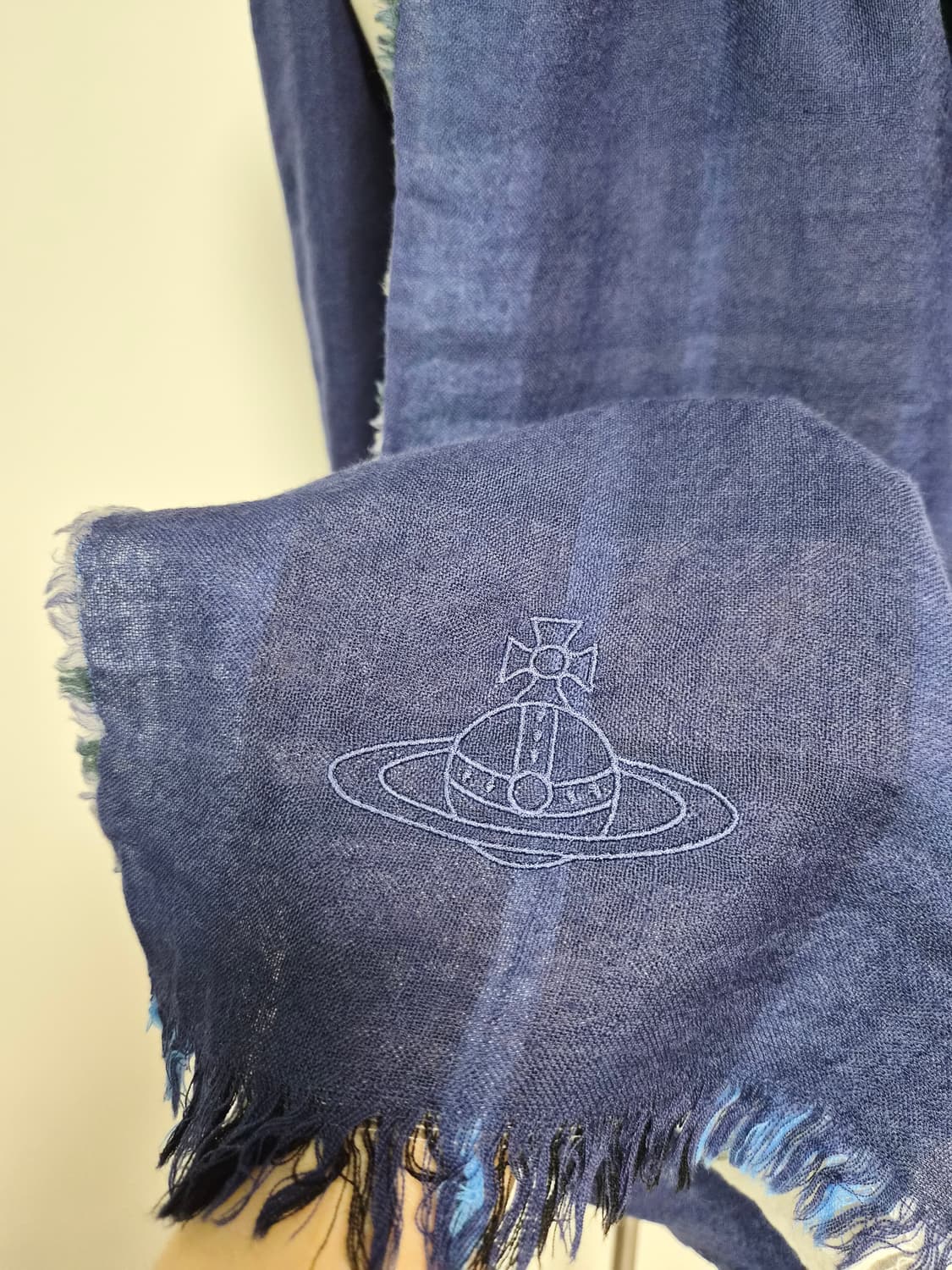 (새상품)비비안웨스트우드 네이비 체크 숄 머플러  상품이미지6