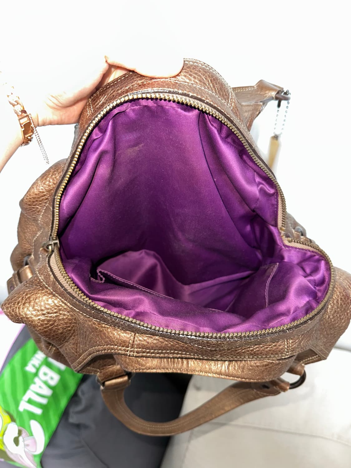 코치 브론즈 가죽 숄더백 상품이미지3