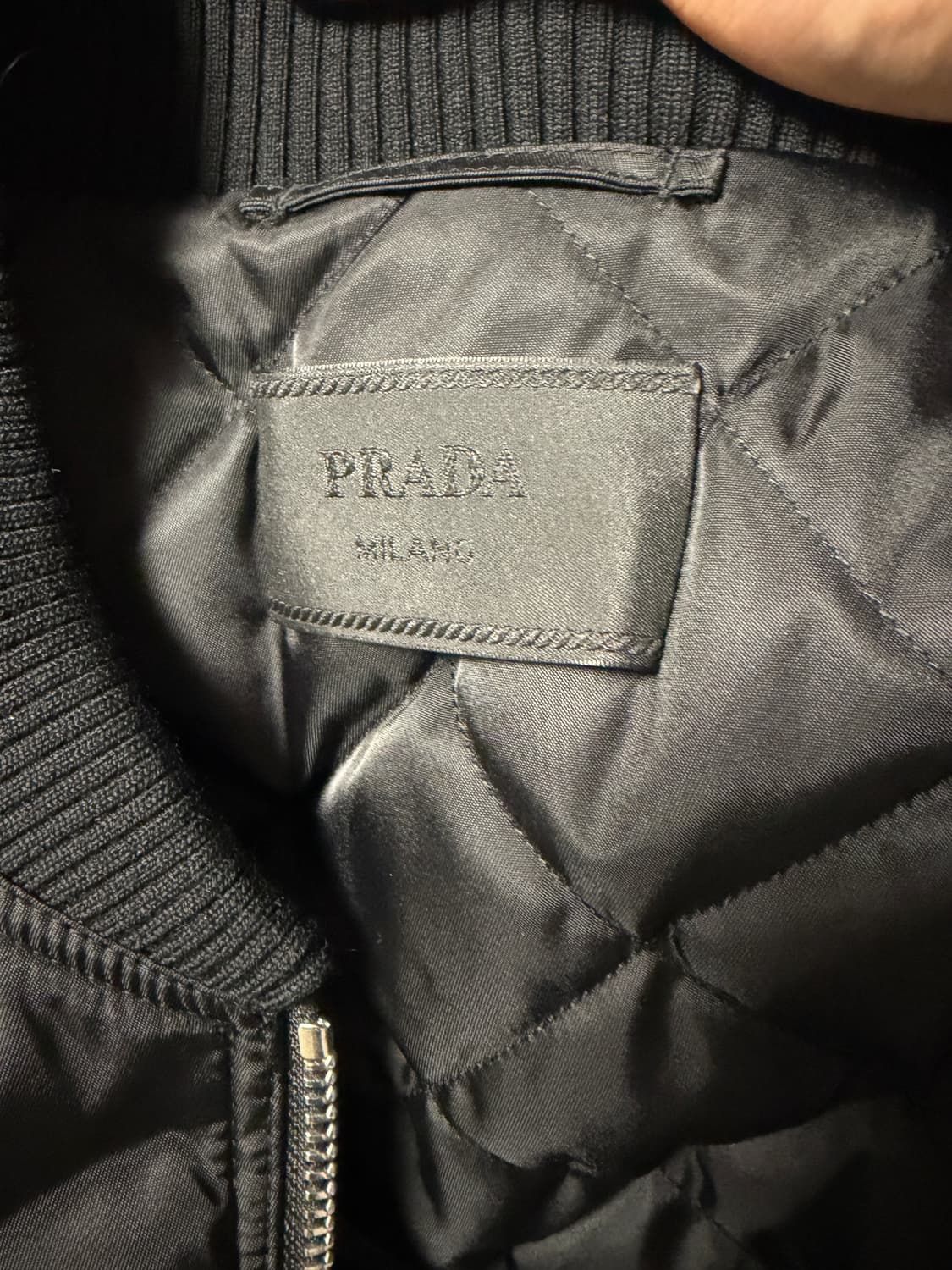 프라다 25FW 리나일론 봄버 정품 M사이즈 상품이미지6