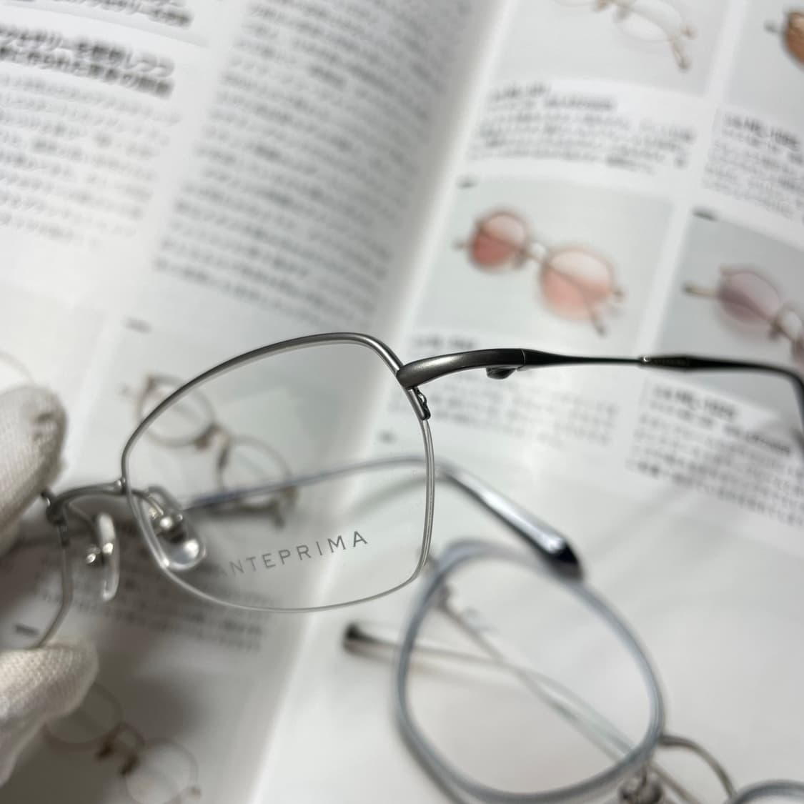 ANTEPRIMA 안테프리마 티타늄 반무테 실버 일본 안경 상품이미지3