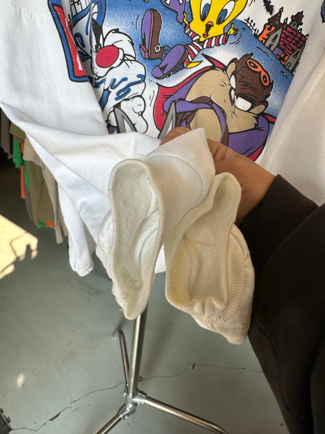 90s 루니툰즈 50/50 프린팅 스웻셔츠 made in usa 상품이미지5