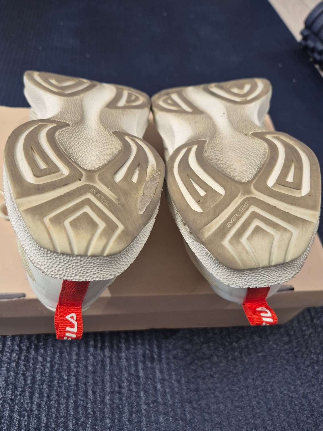 휠라 뉴런 임펄스 7  러닝화 280 (아이보리) 상품이미지8