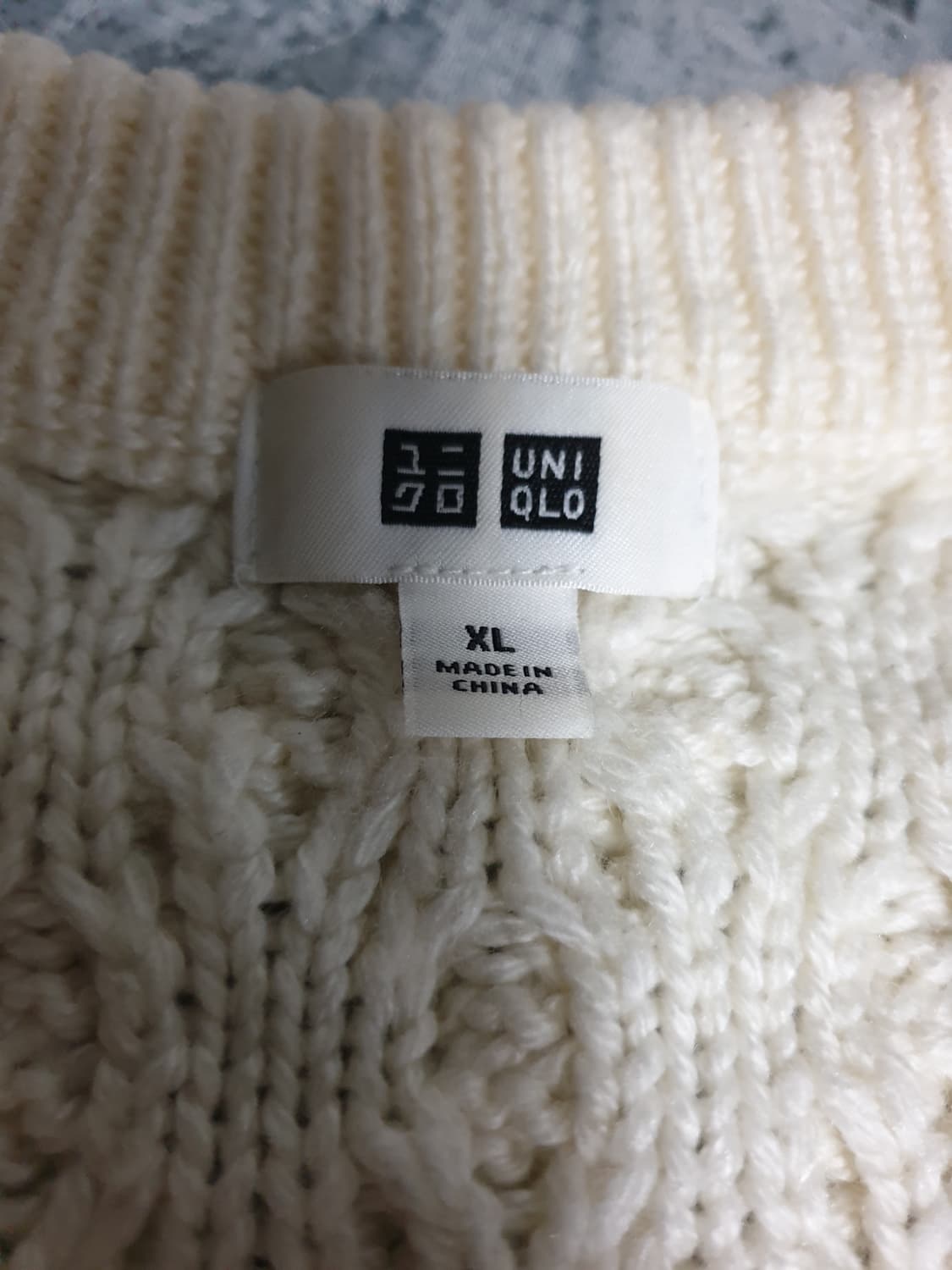 유니클로 케이블 크루넥 니트 스웨트 아이보리 (XL) 상품이미지3