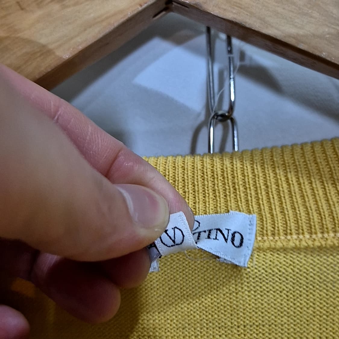 Valentino 발렌티노 시그니처 로고 니트 상품이미지5