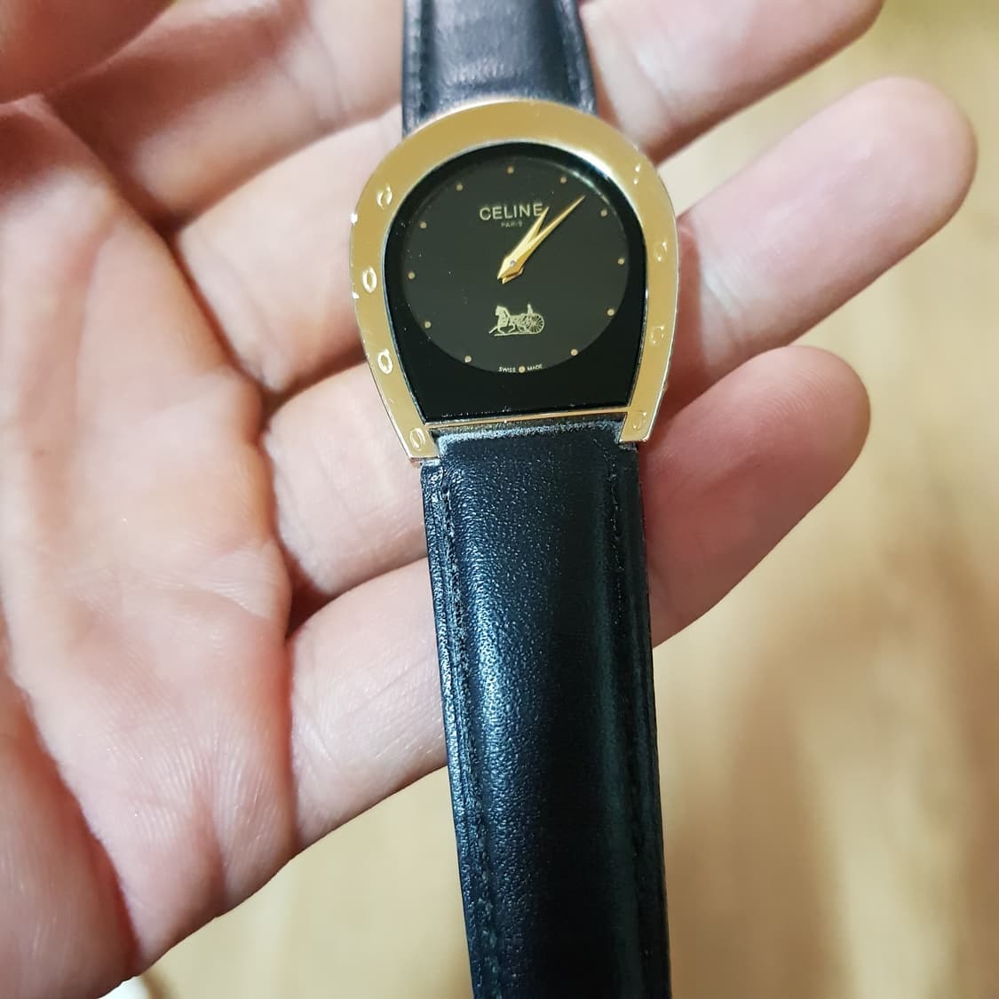 셀린느 레어템 말굽시계 팝니다 블랙다이얼 상품이미지6