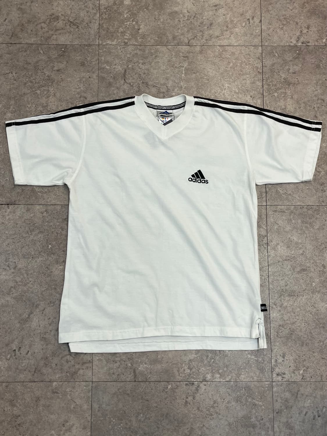 아디다스 브이넥 반팔티 화이트 M #csz4056 상품이미지4