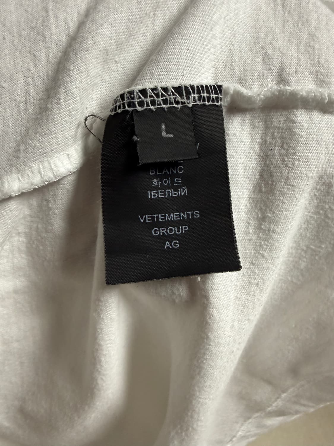[정품]베트멍 꾸띄르 화이트 반티셔츠 상품이미지5