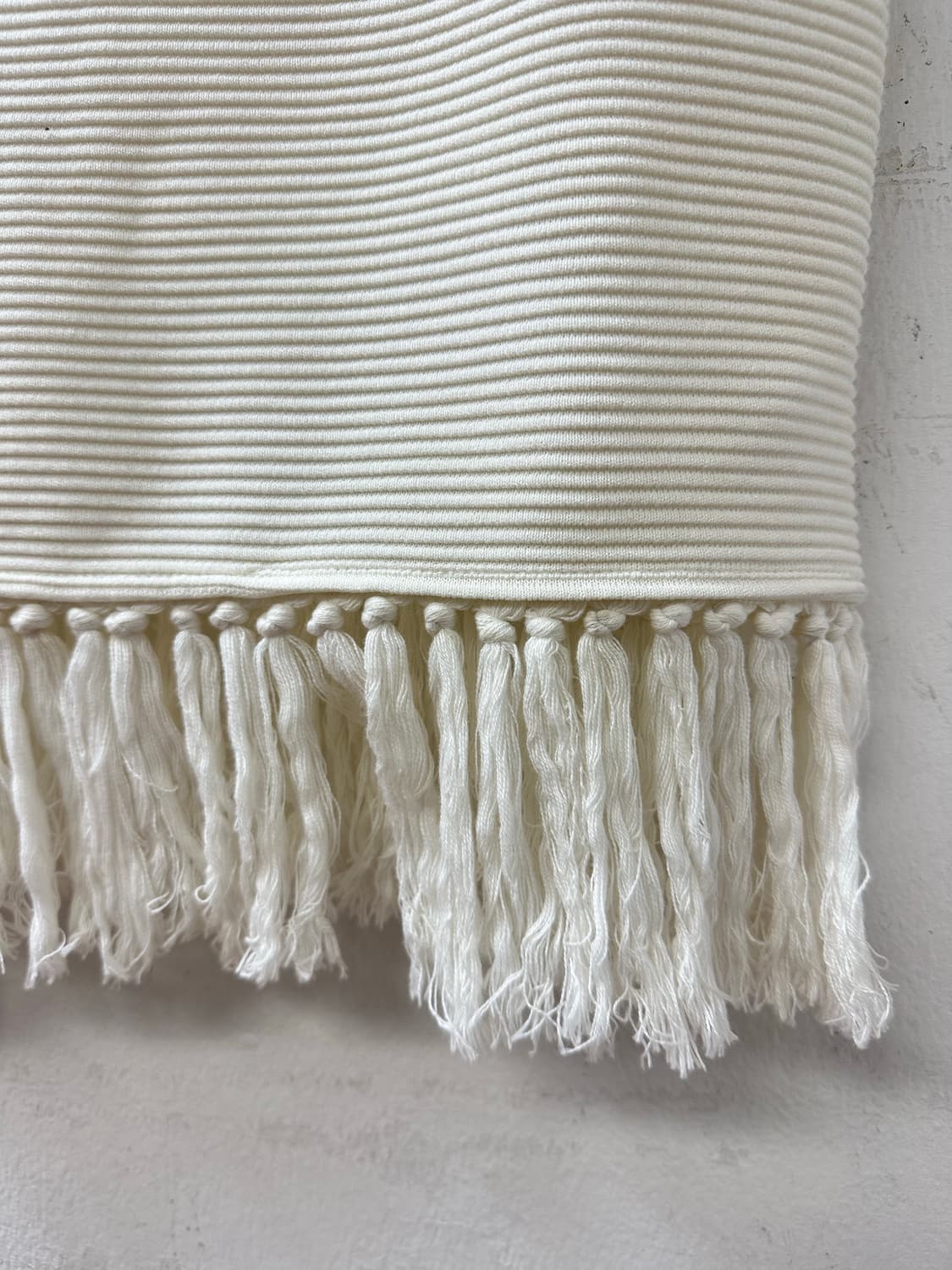 택있는 새상품 YSORA 프린지 니트 슬리브리스 탑 상품이미지3