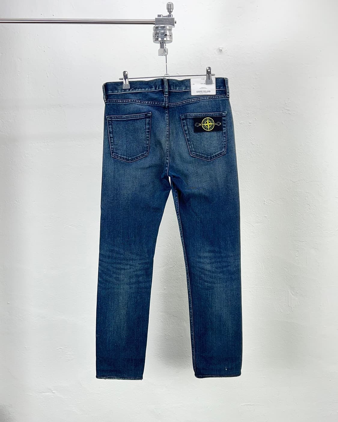 스톤아일랜드 인디고 블루 캣워싱 와펜 데님 팬츠 상품이미지1