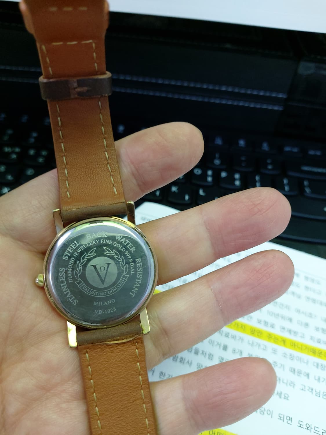 골드 색상의 발렌티노 남성 가죽 시계 상품이미지4
