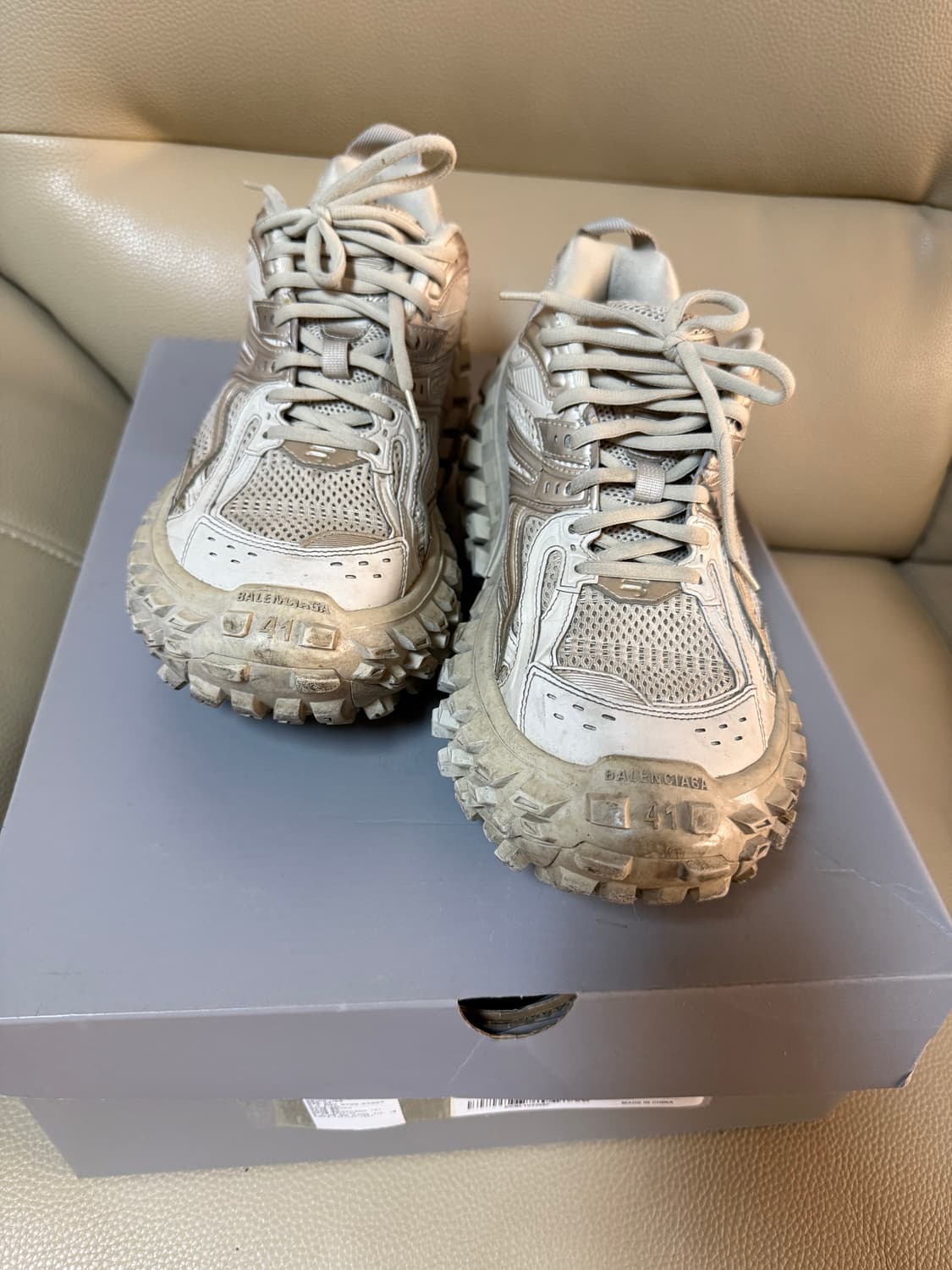 발렌시아가 디펜더 41 베이지 상품이미지1